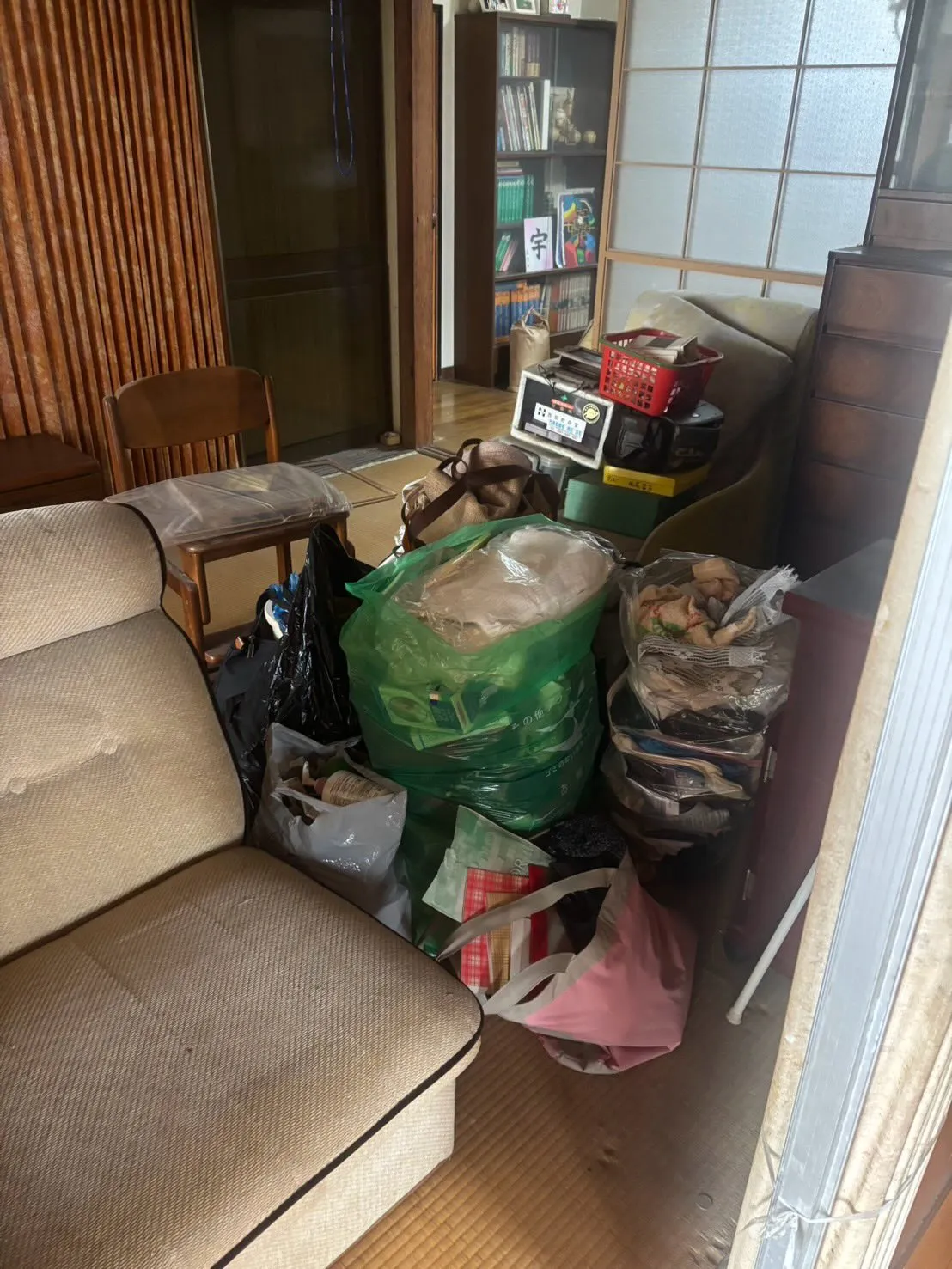 古くなった一軒家を解体し、新たに建て直すためのプロジェクトが...