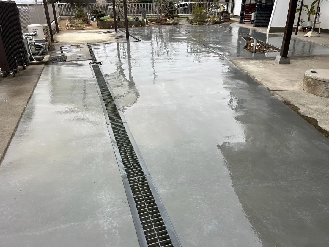 土間コンクリートの施工を行いました。